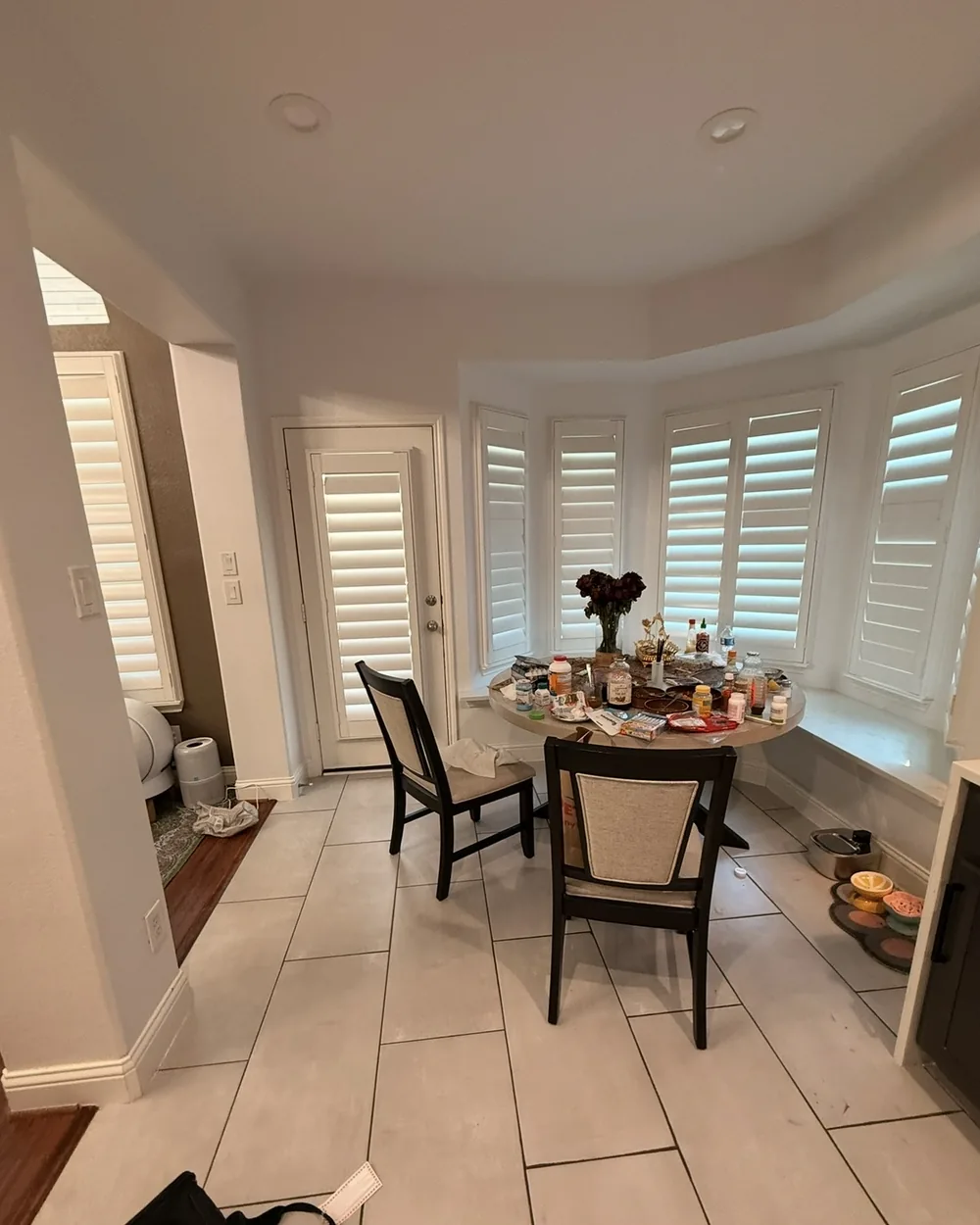 Breakfast Nook before a FreshNest clean
